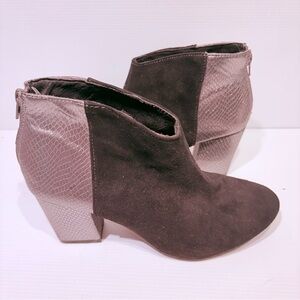 OLIVIA MILLER Elegant Two-Tone Heeled Ankle Boots, Side Zipper - Women's Size 9